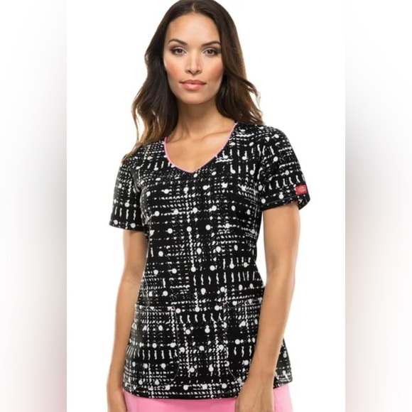 Dickies -Dot It All. V-Neck Top. - Picture 1 of 7